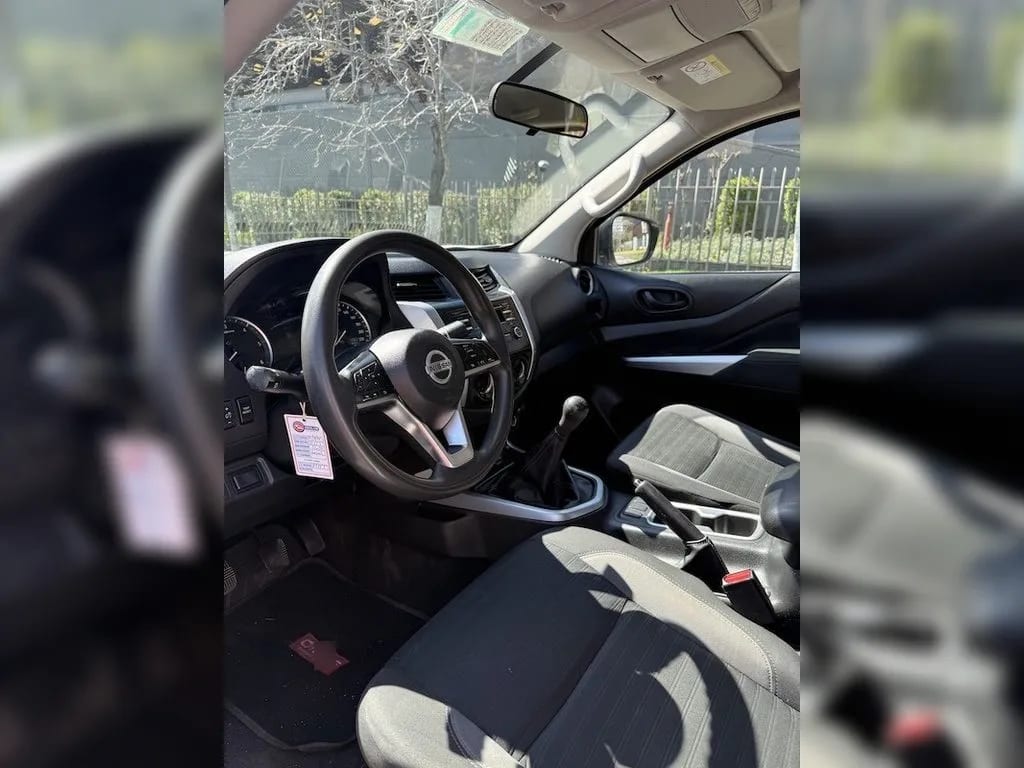 Nissan Navara 2.3d Se Diesel 4x2 Dob.cab. Mt 4p año 2021