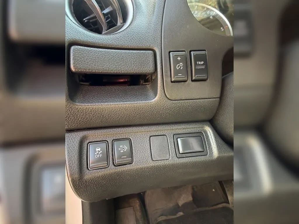 Nissan Navara 2.3d Se Diesel 4x2 Dob.cab. Mt 4p año 2021