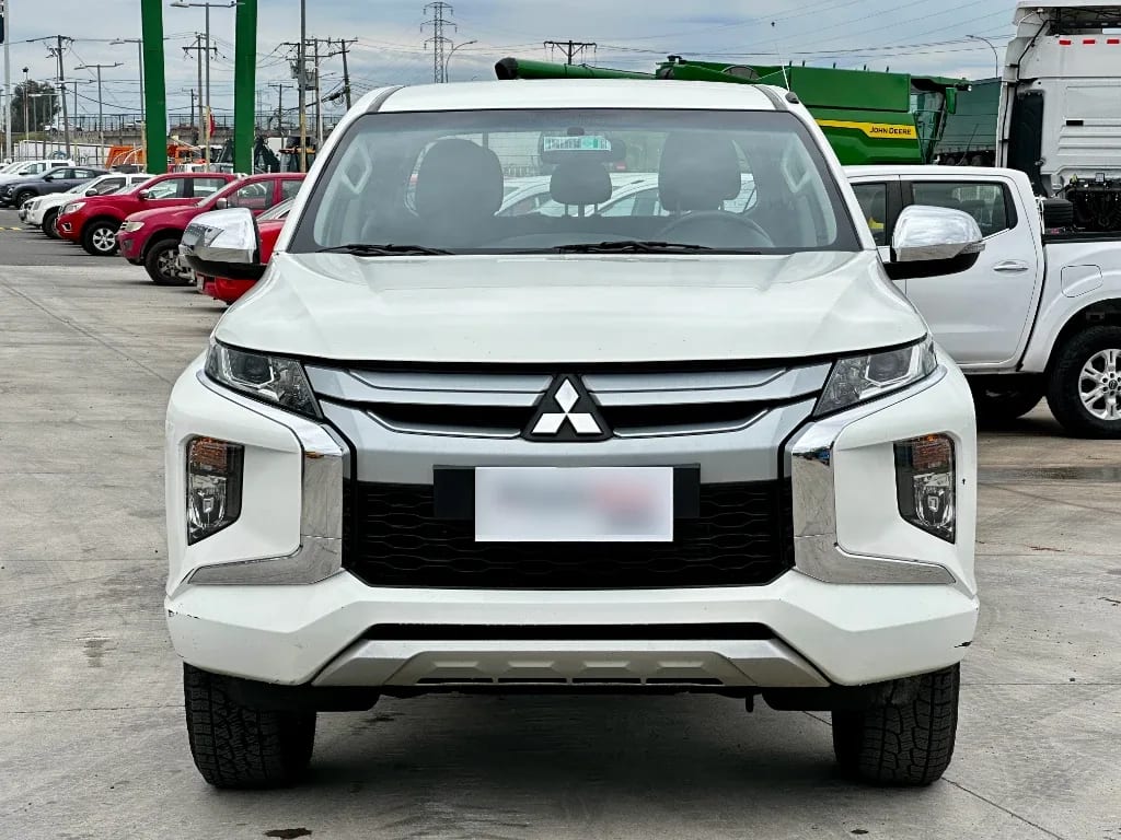 Mitsubishi L200 L200 4x2 Katana D/c 2.4 Td Mt Cr año 2023
