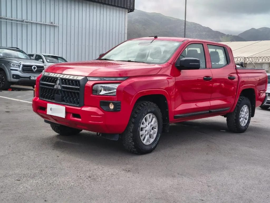 Mitsubishi L200 Katana D/c 2.4 Tdi Mt Xrt 4x4 año 2024