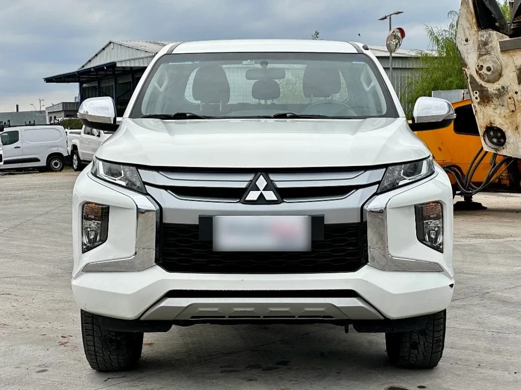 Mitsubishi L200 L200 4x2 Katana D/c 2.4 Td Mt Cr año 2023