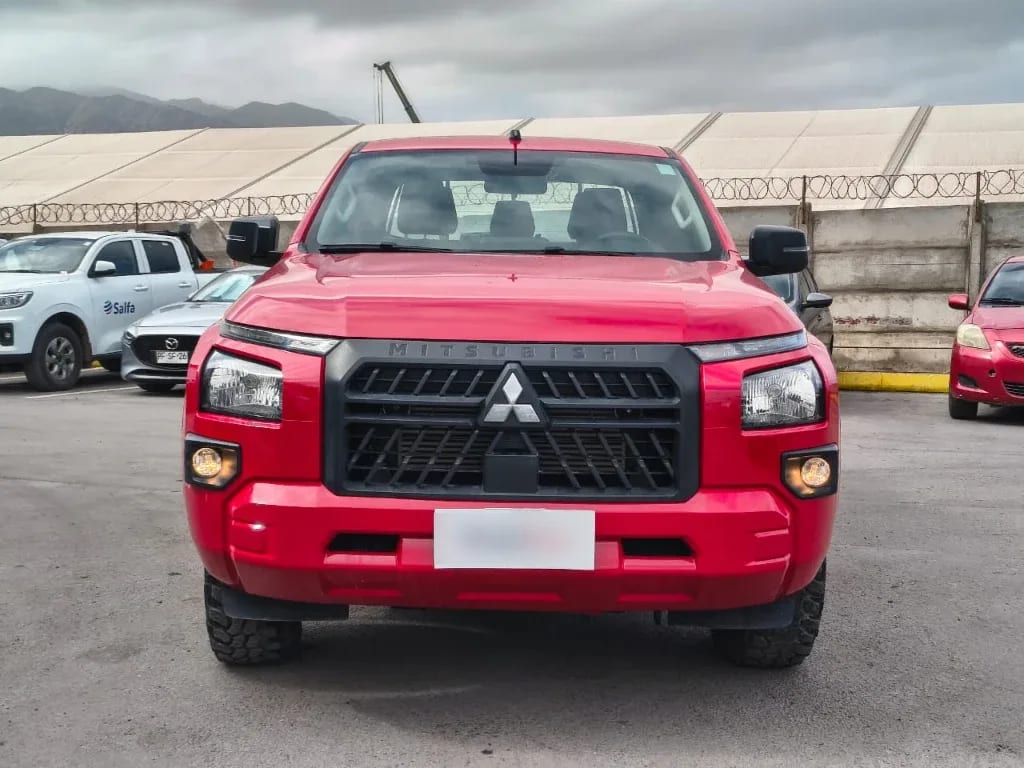 Mitsubishi L200 Katana D/c 2.4 Tdi Mt Xrt 4x4 año 2024