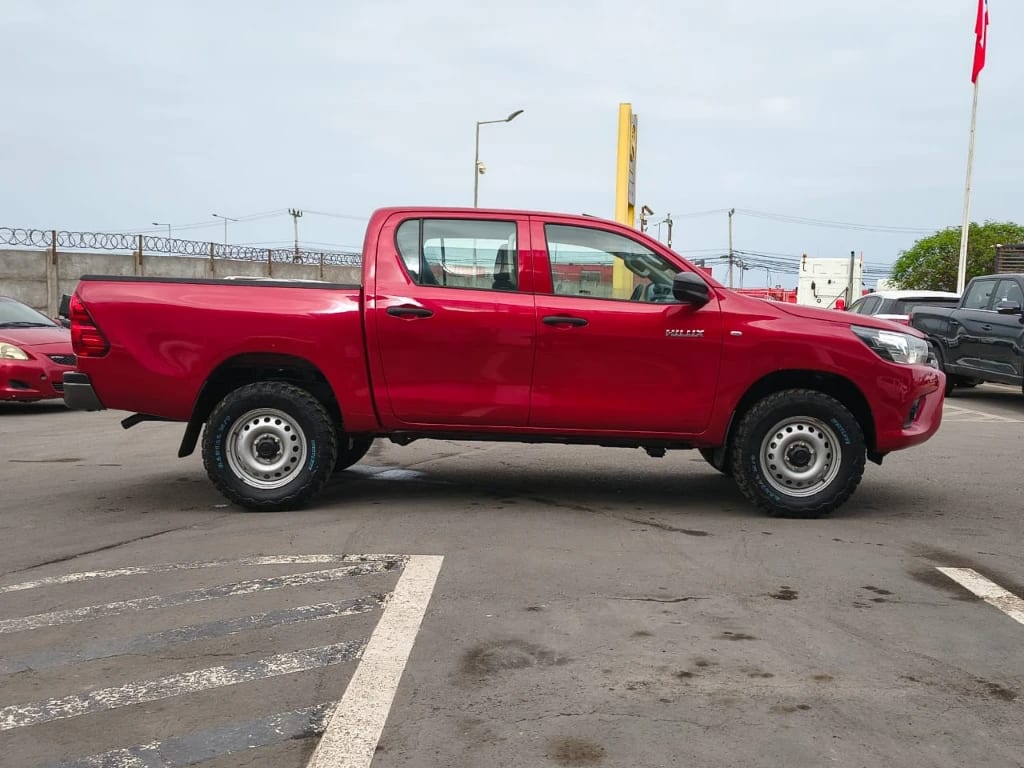 Toyota Hilux Dc 4x4 2.4 D Dx Mt año 2024