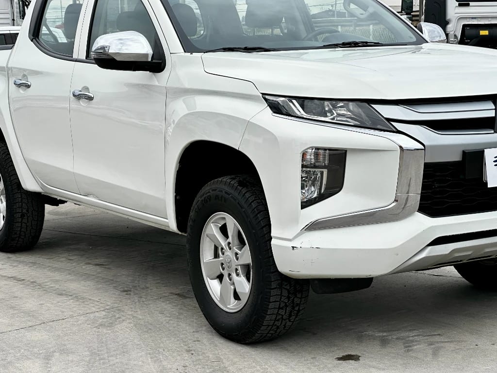 Mitsubishi L200 L200 4x2 Katana D/c 2.4 Td Mt Cr año 2023