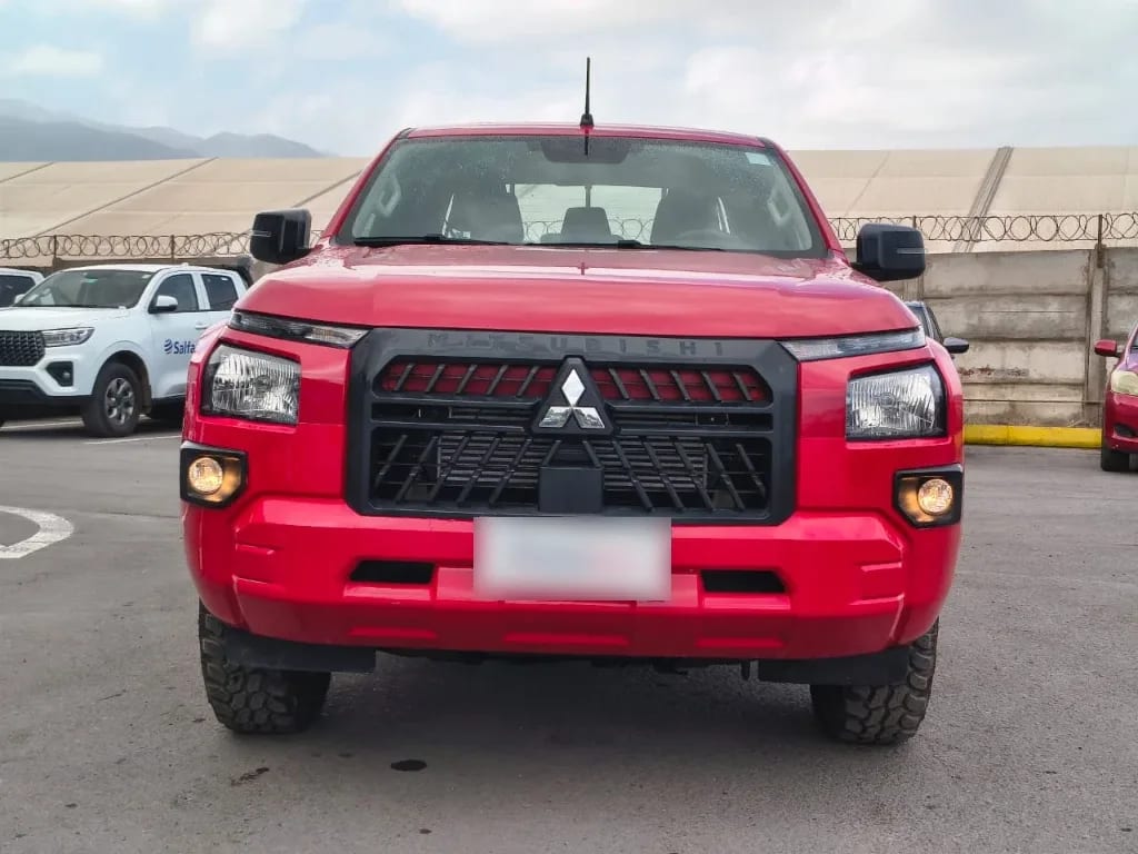 Mitsubishi L200 Katana D/c 2.4 Tdi Mt Xrt 4x4 año 2024