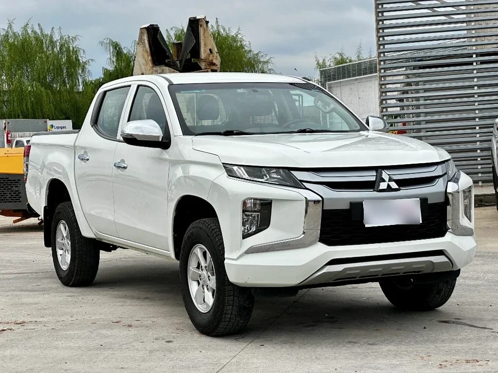 Mitsubishi L200 L200 4x2 Katana D/c 2.4 Td Mt Cr año 2023