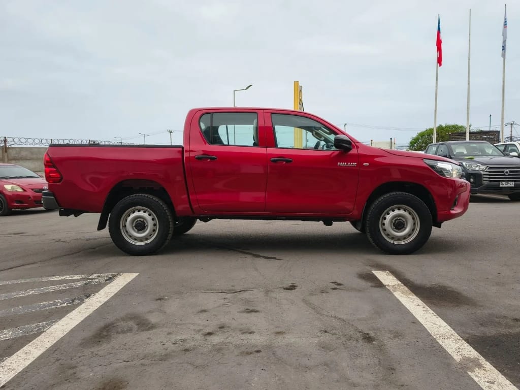 Toyota Hilux Dc 4x4 2.4 D Dx Mt año 2023