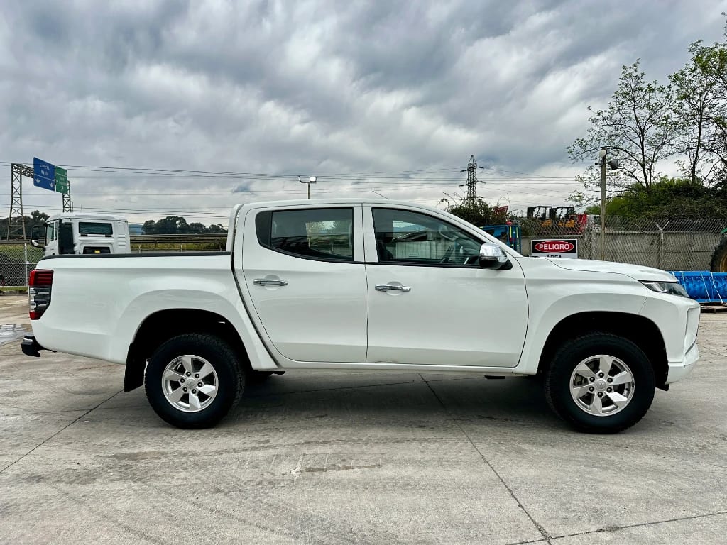 Mitsubishi L200 L200 4x2 Katana D/c 2.4 Td Mt Cr año 2023