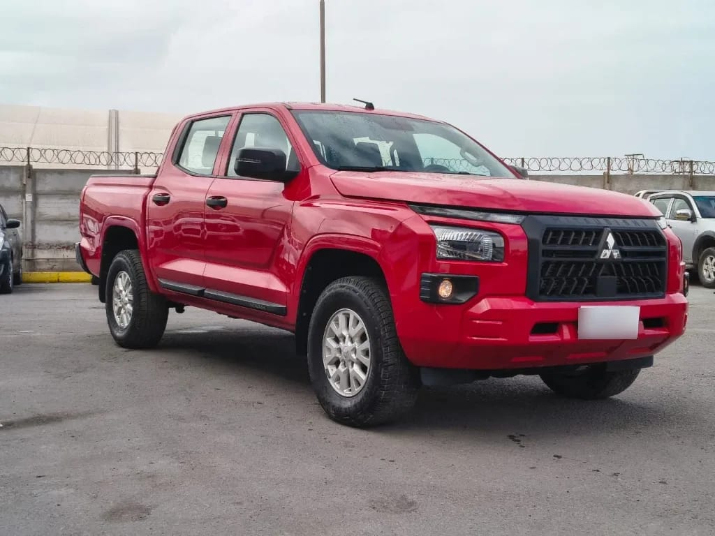 Mitsubishi L200 Katana D/c 2.4 Tdi Mt Xrt 4x4 año 2024