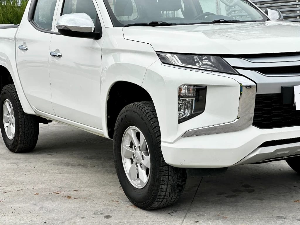 Mitsubishi L200 L200 4x2 Katana D/c 2.4 Td Mt Cr año 2023