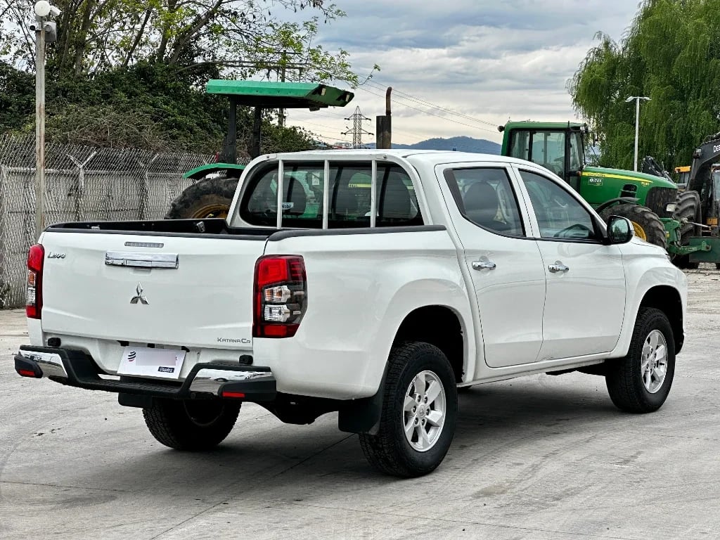 Mitsubishi L200 L200 4x2 Katana D/c 2.4 Td Mt Cr año 2023