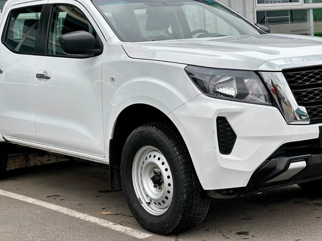 Nissan Navara Navara Dc 4x2 2.3 Tdi Se año 2023