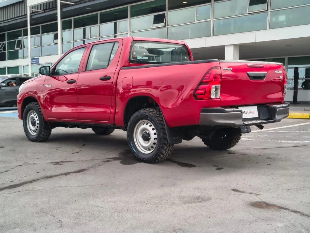 Toyota Hilux Dc 4x4 2.4 D Dx Mt año 2024