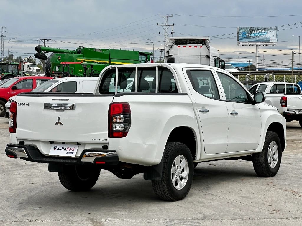 Mitsubishi L200 L200 4x2 Katana D/c 2.4 Td Mt Cr año 2023