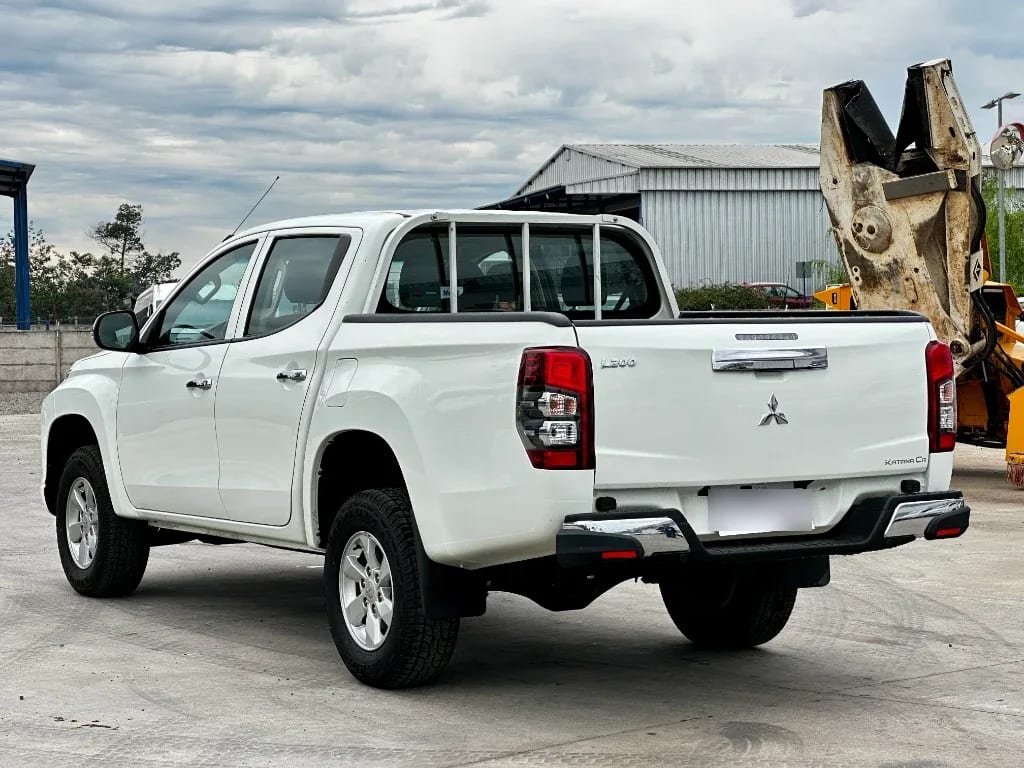 Mitsubishi L200 L200 4x2 Katana D/c 2.4 Td Mt Cr año 2023