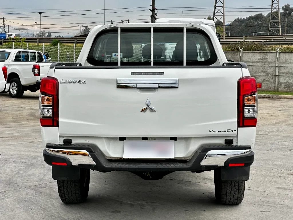 Mitsubishi L200 L200 4x2 Katana D/c 2.4 Td Mt Cr año 2023