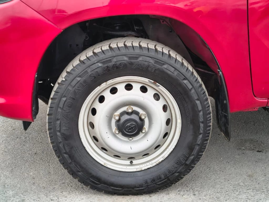 Toyota Hilux Dc 4x4 2.4 D Dx Mt año 2023