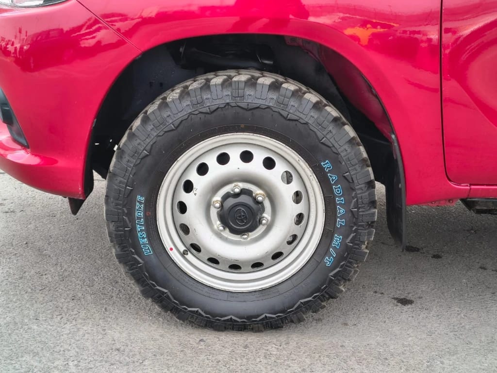 Toyota Hilux Dc 4x4 2.4 D Dx Mt año 2024