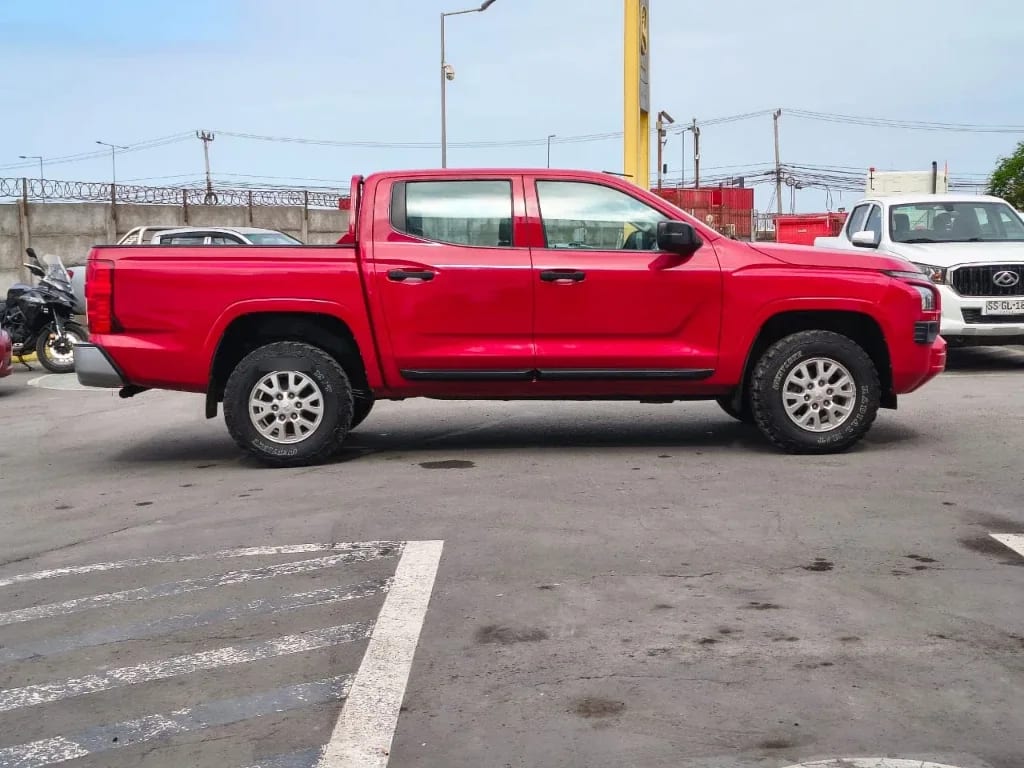 Mitsubishi L200 Katana D/c 2.4 Tdi Mt Xrt 4x4 año 2024