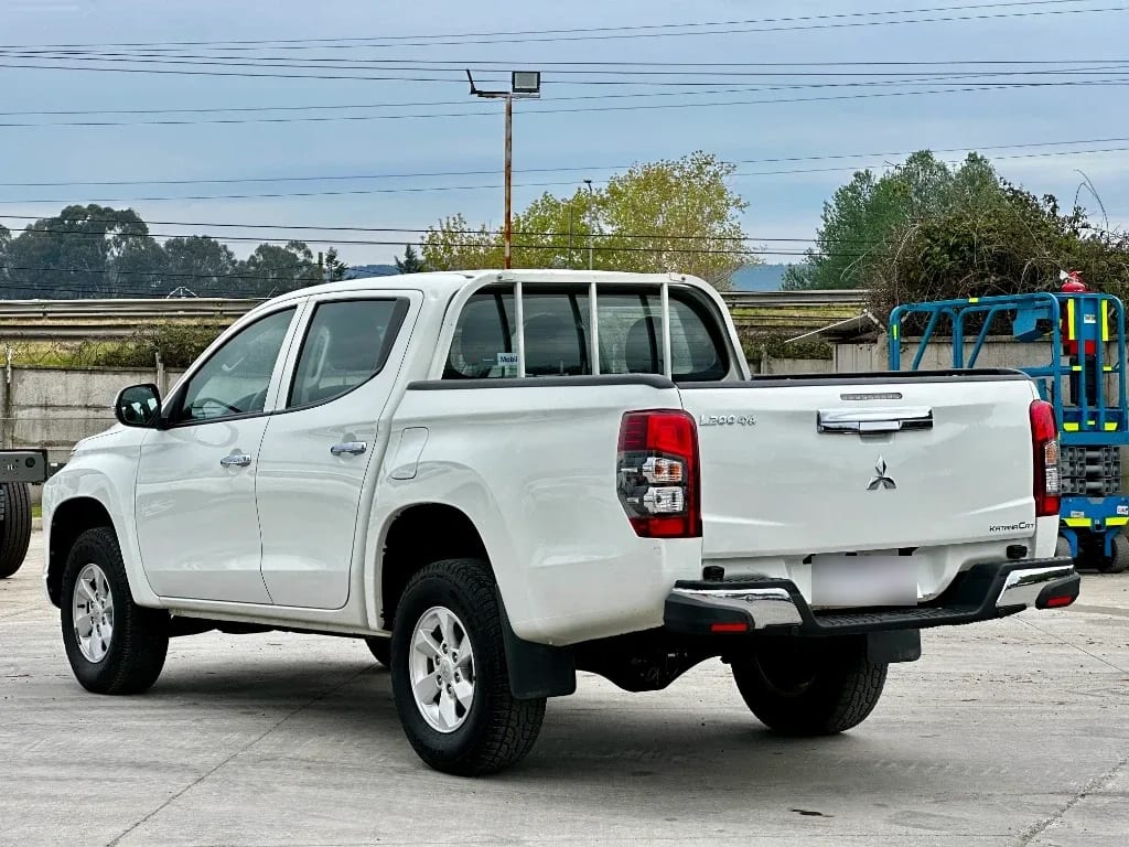 Mitsubishi L200 L200 4x2 Katana D/c 2.4 Td Mt Cr año 2023