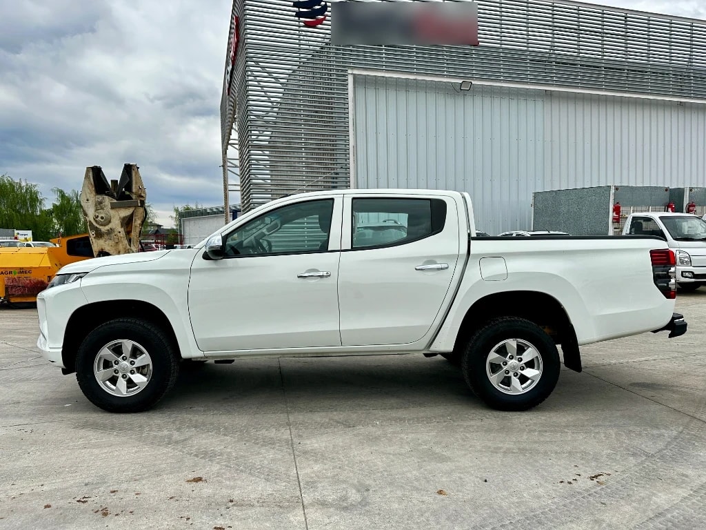 Mitsubishi L200 L200 4x2 Katana D/c 2.4 Td Mt Cr año 2023