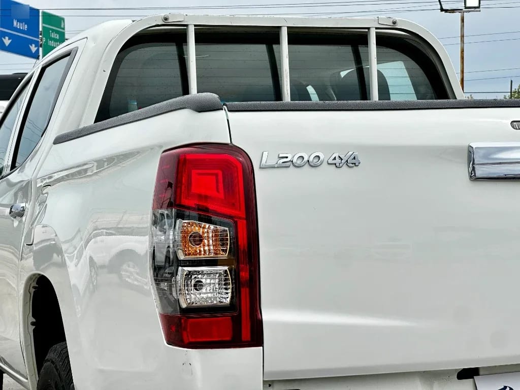 Mitsubishi L200 L200 4x2 Katana D/c 2.4 Td Mt Cr año 2023