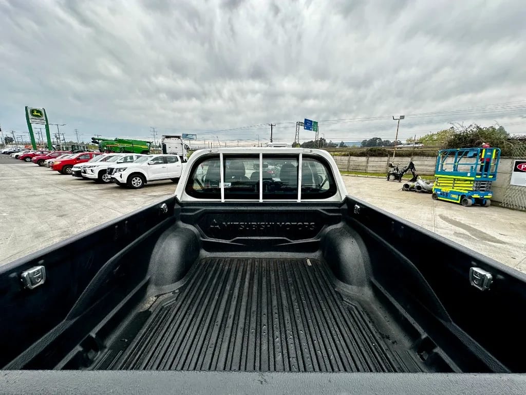 Mitsubishi L200 L200 4x2 Katana D/c 2.4 Td Mt Cr año 2023