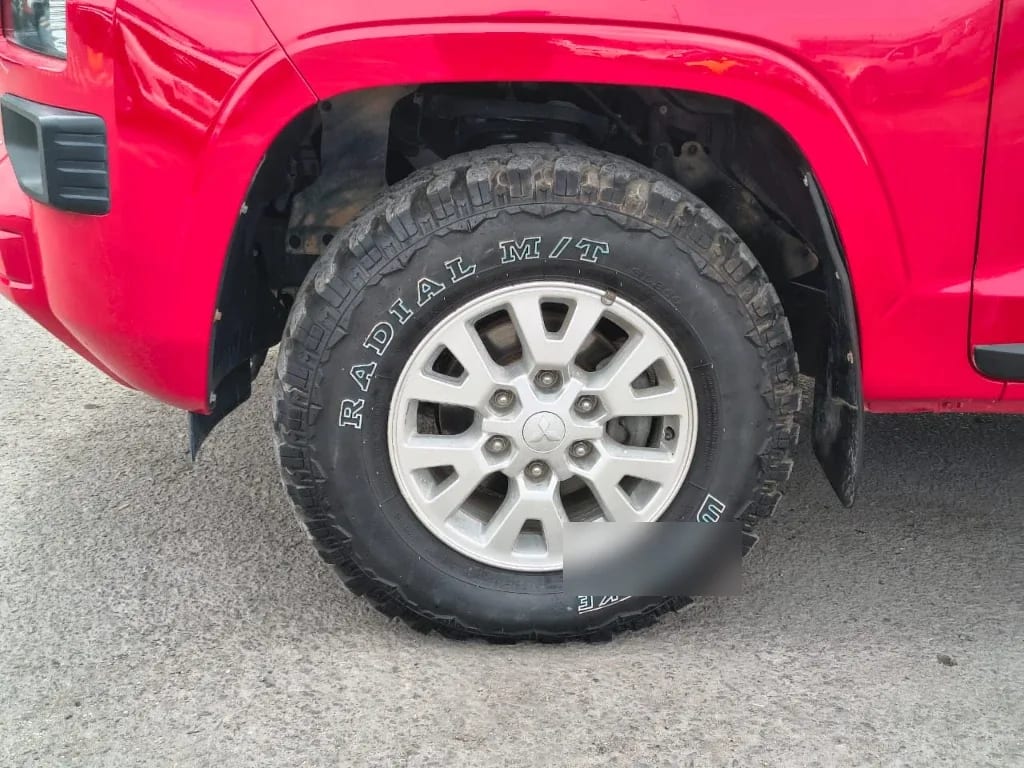 Mitsubishi L200 Katana D/c 2.4 Tdi Mt Xrt 4x4 año 2024