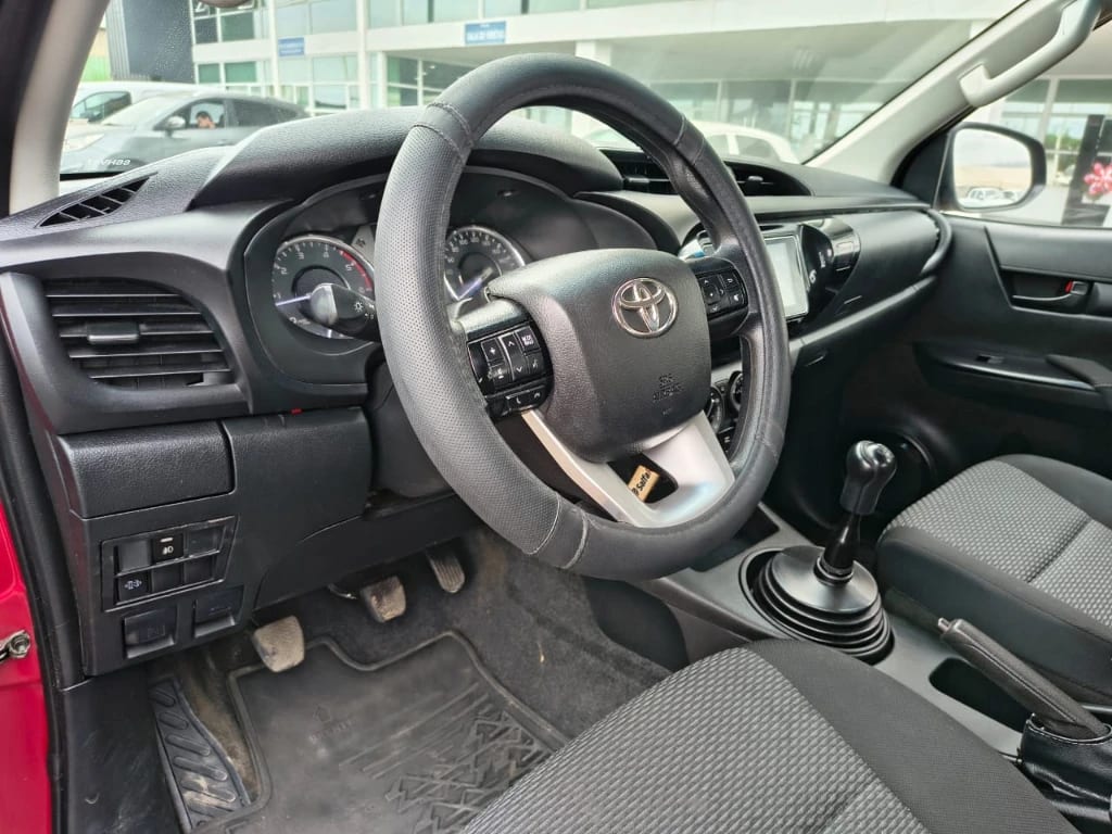 Toyota Hilux Dc 4x4 2.4 D Dx Mt año 2023