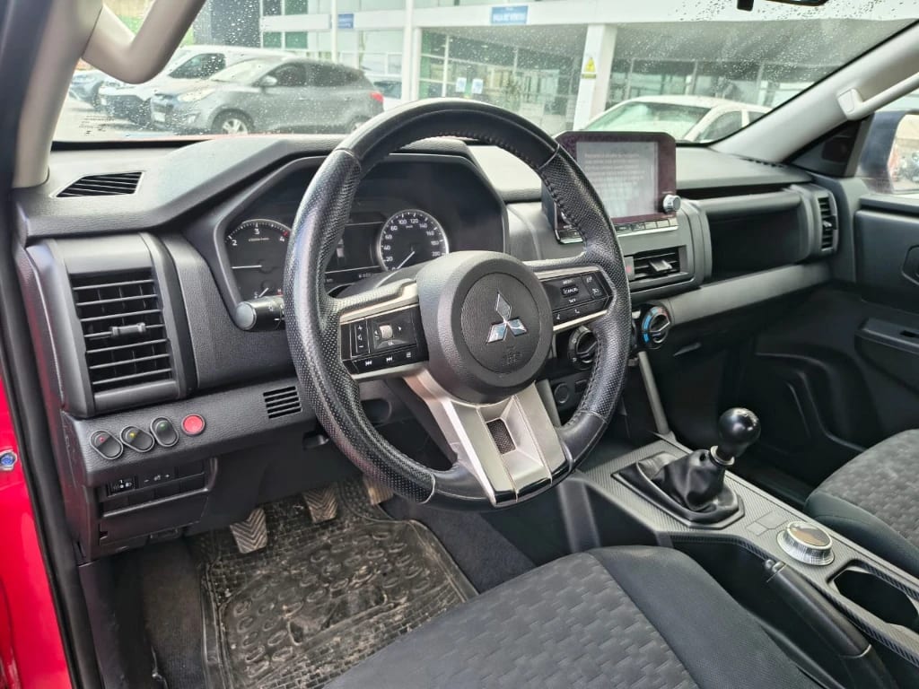 Mitsubishi L200 Katana D/c 2.4 Tdi Mt Xrt 4x4 año 2024