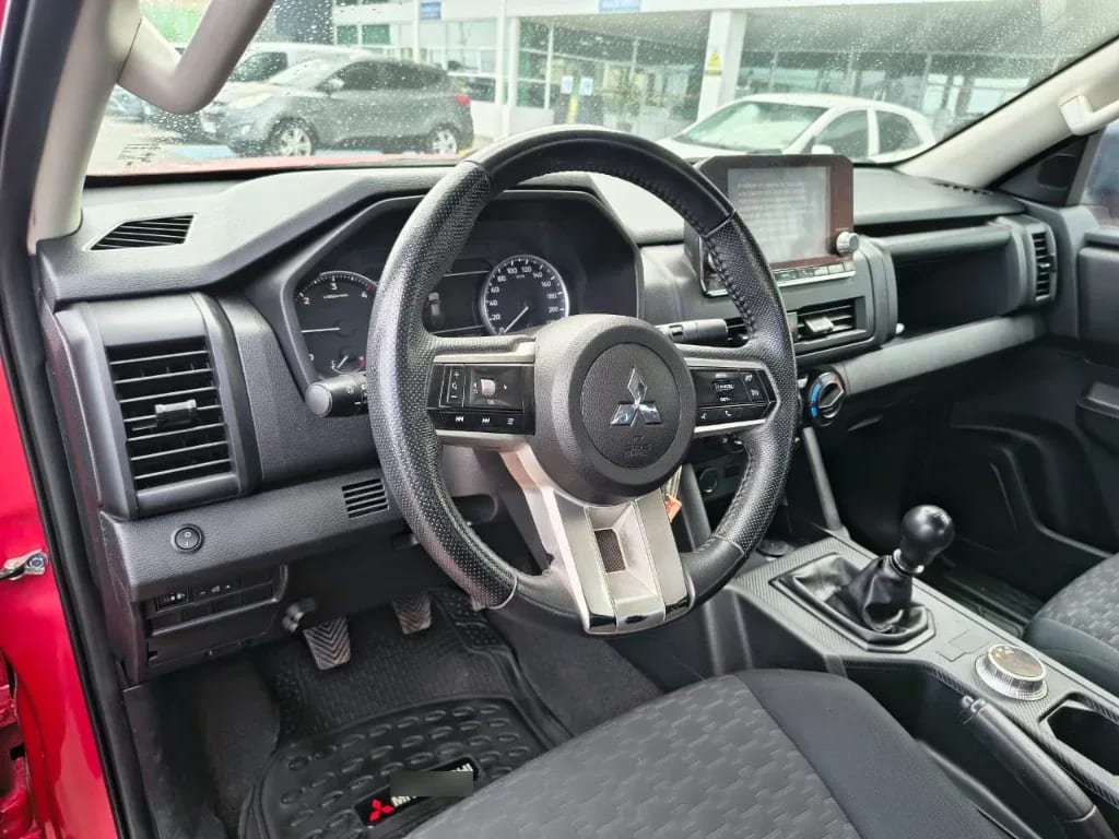 Mitsubishi L200 Katana D/c 2.4 Tdi Mt Xrt 4x4 año 2024