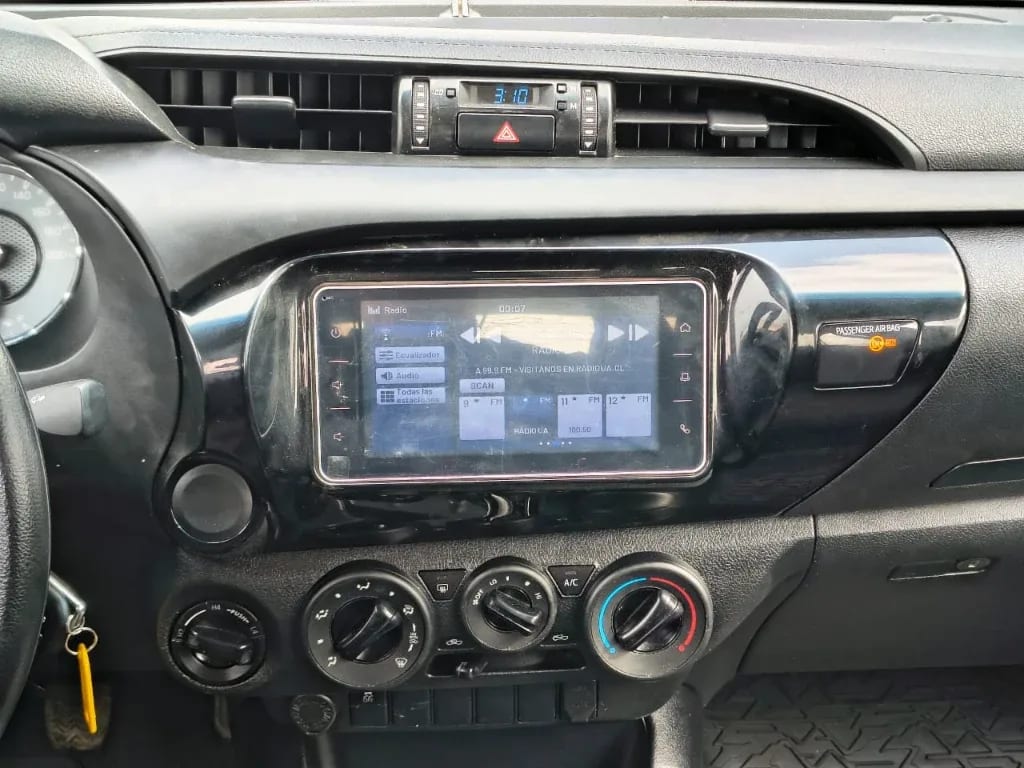 Toyota Hilux Dc 4x4 2.4 D Dx Mt año 2024