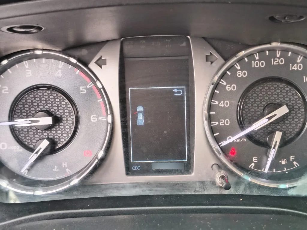 Toyota Hilux Dc 4x4 2.4 D Dx Mt año 2024
