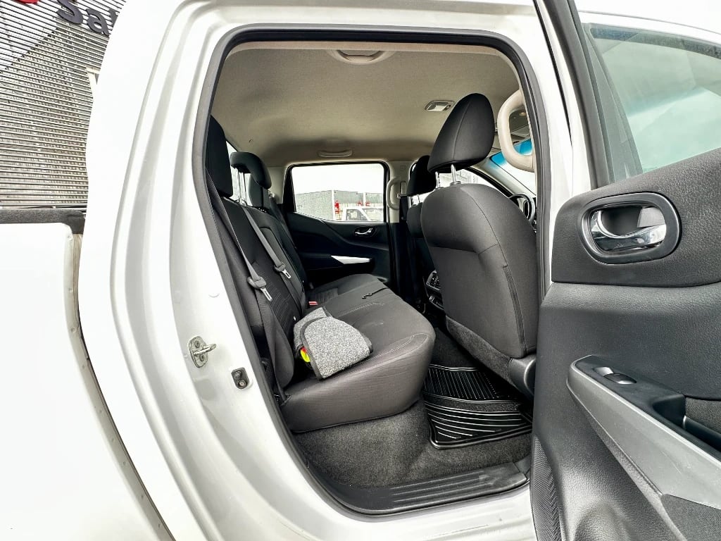 Nissan Navara Navara 4x2 Dc 4x2 2.3tdi Xe año 2023