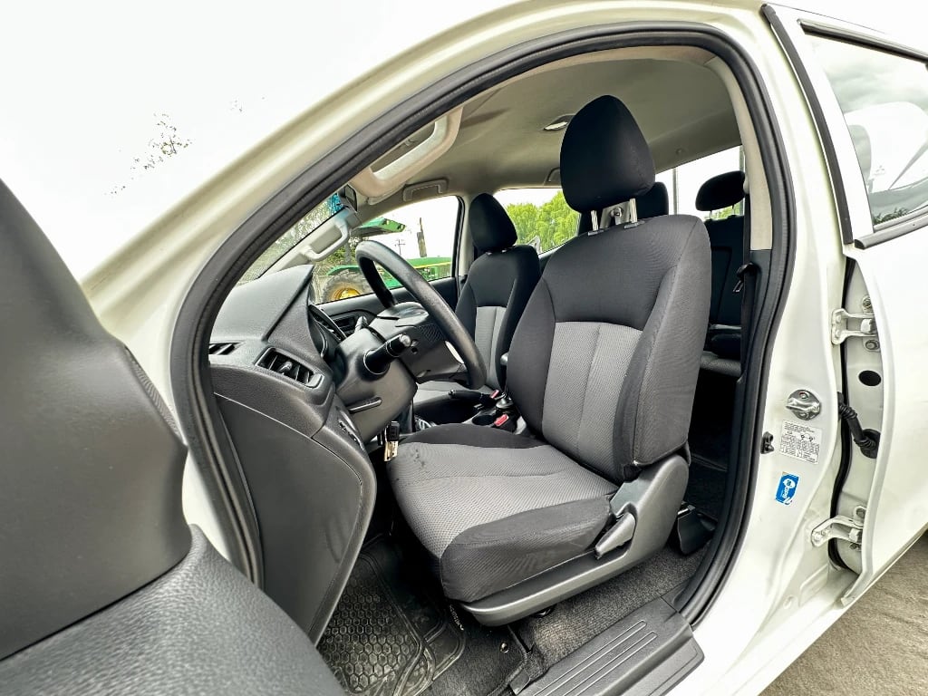Mitsubishi L200 L200 4x2 Katana D/c 2.4 Td Mt Cr año 2023