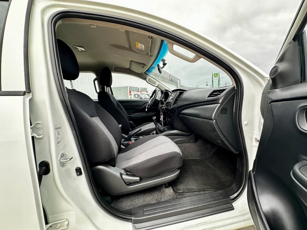 Mitsubishi L200 L200 4x2 Katana D/c 2.4 Td Mt Cr año 2023