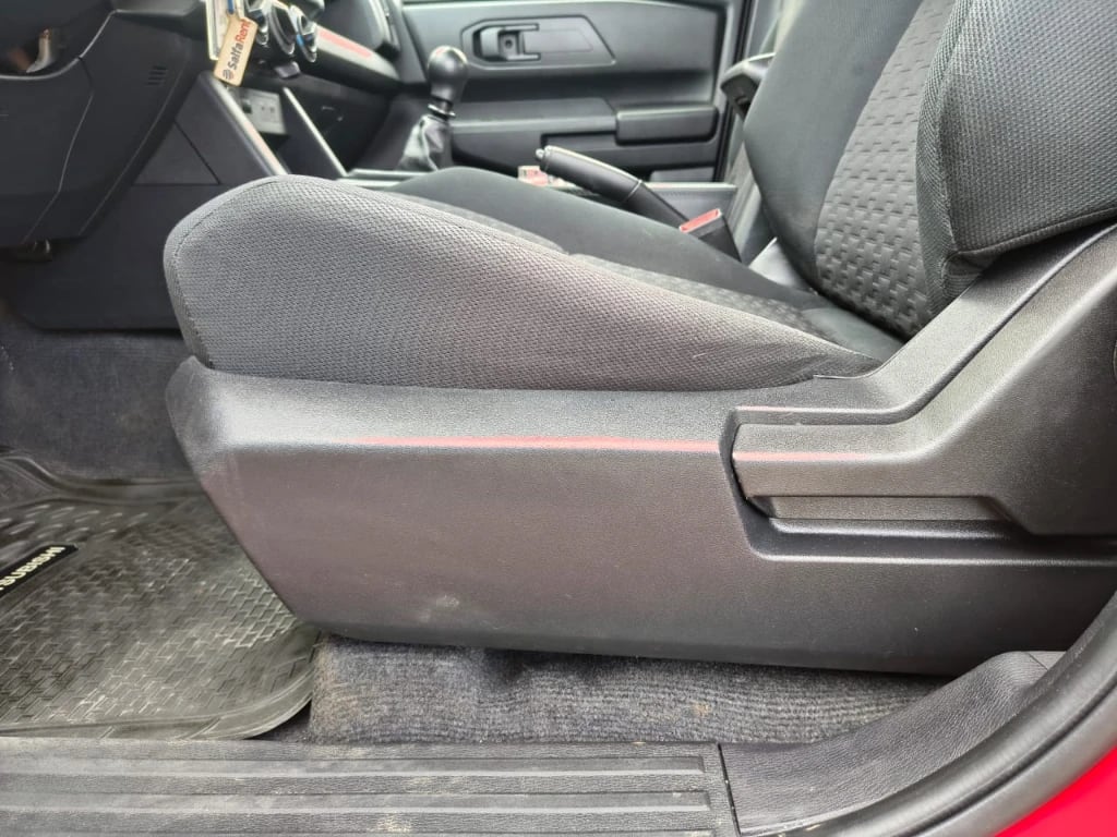 Mitsubishi L200 Katana D/c 2.4 Tdi Mt Xrt 4x4 año 2024