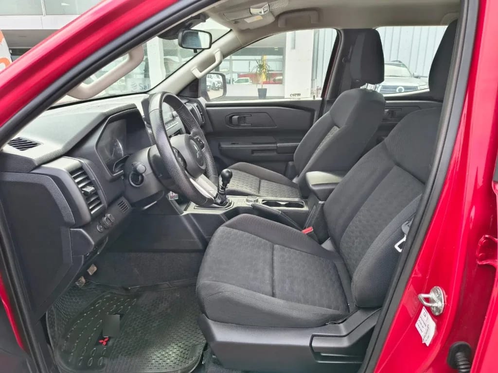 Mitsubishi L200 Katana D/c 2.4 Tdi Mt Xrt 4x4 año 2024