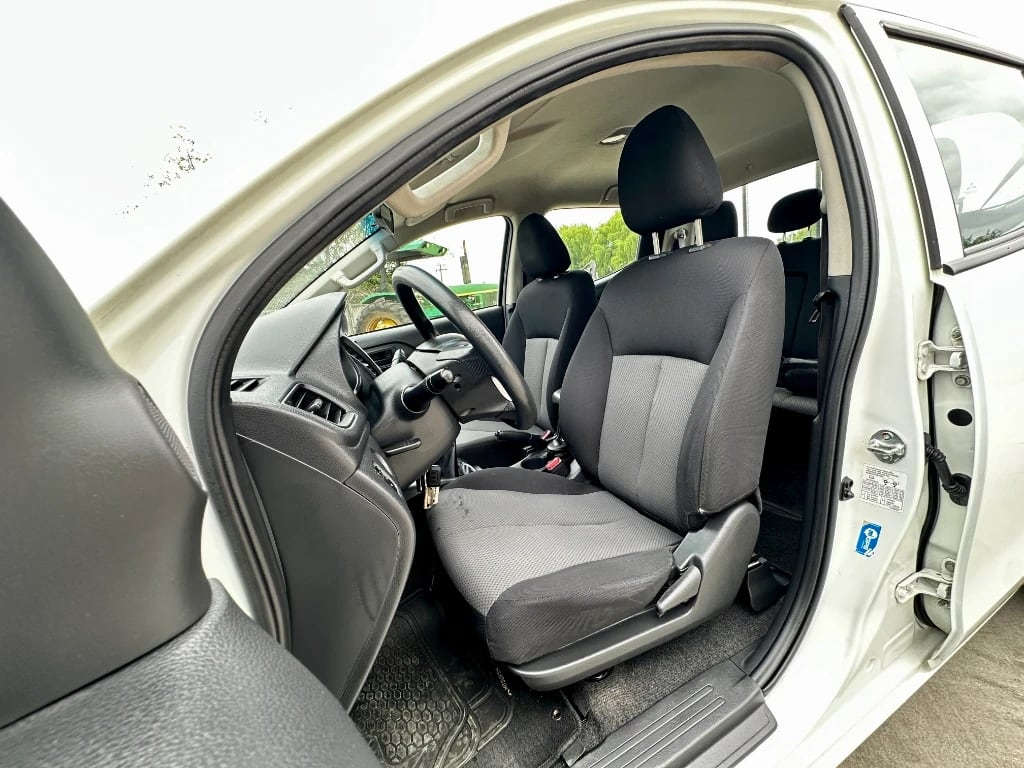 Mitsubishi L200 L200 4x2 Katana D/c 2.4 Td Mt Cr año 2023