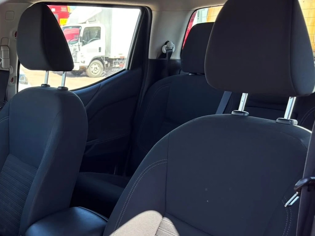Nissan Navara Dc 4x4 2.3 Tdi Se año 2023