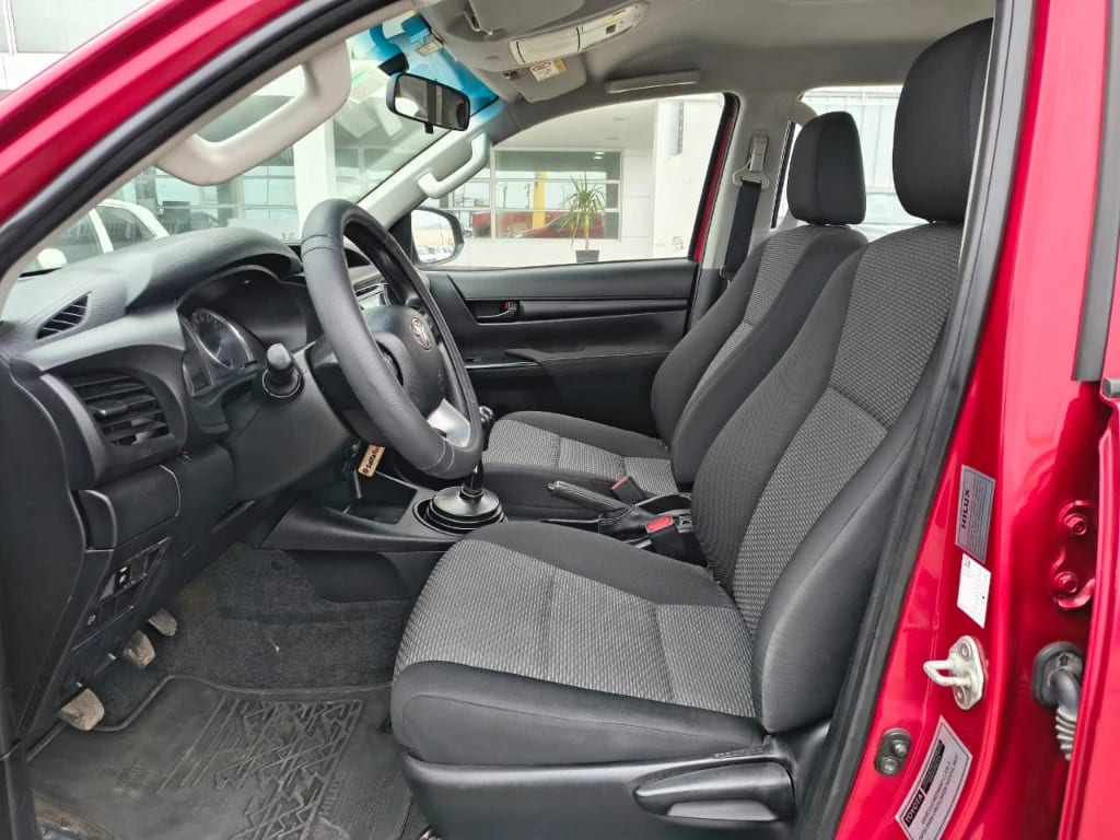 Toyota Hilux Dc 4x4 2.4 D Dx Mt año 2023
