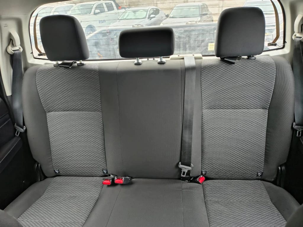 Toyota Hilux Dc 4x4 2.4 D Dx Mt año 2023