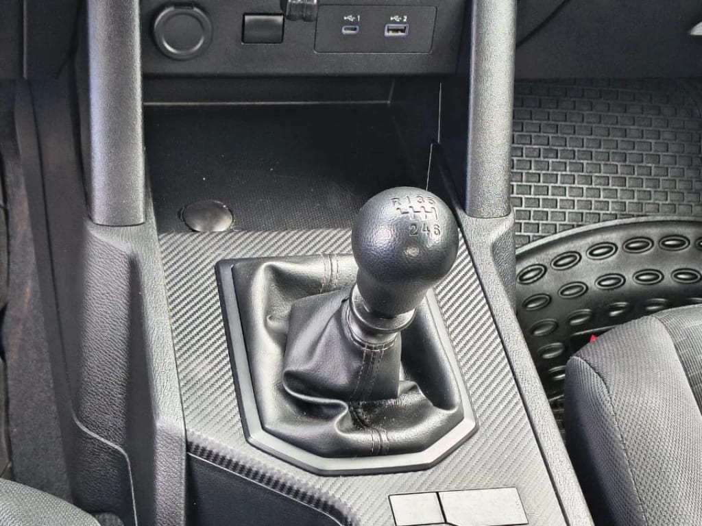 Mitsubishi L200 Katana D/c 2.4 Tdi Mt Xrt 4x4 año 2024