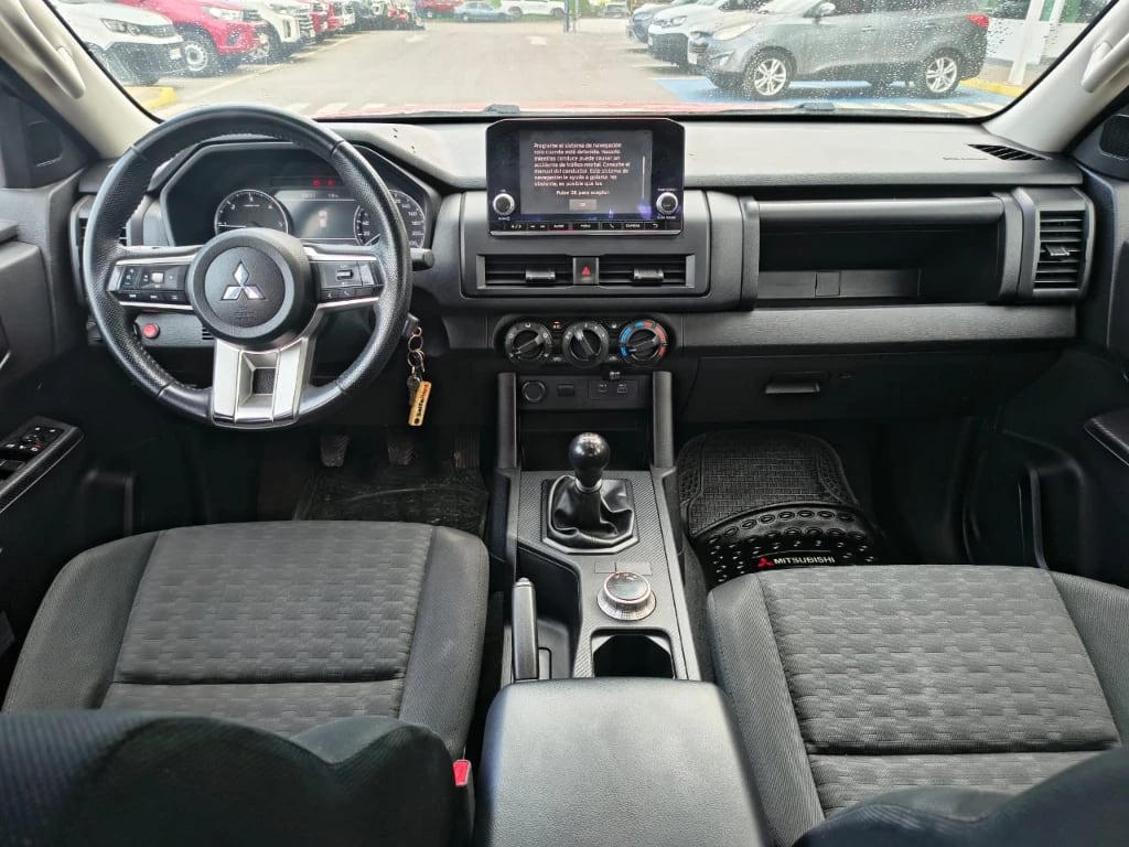 Mitsubishi L200 Katana D/c 2.4 Tdi Mt Xrt 4x4 año 2024