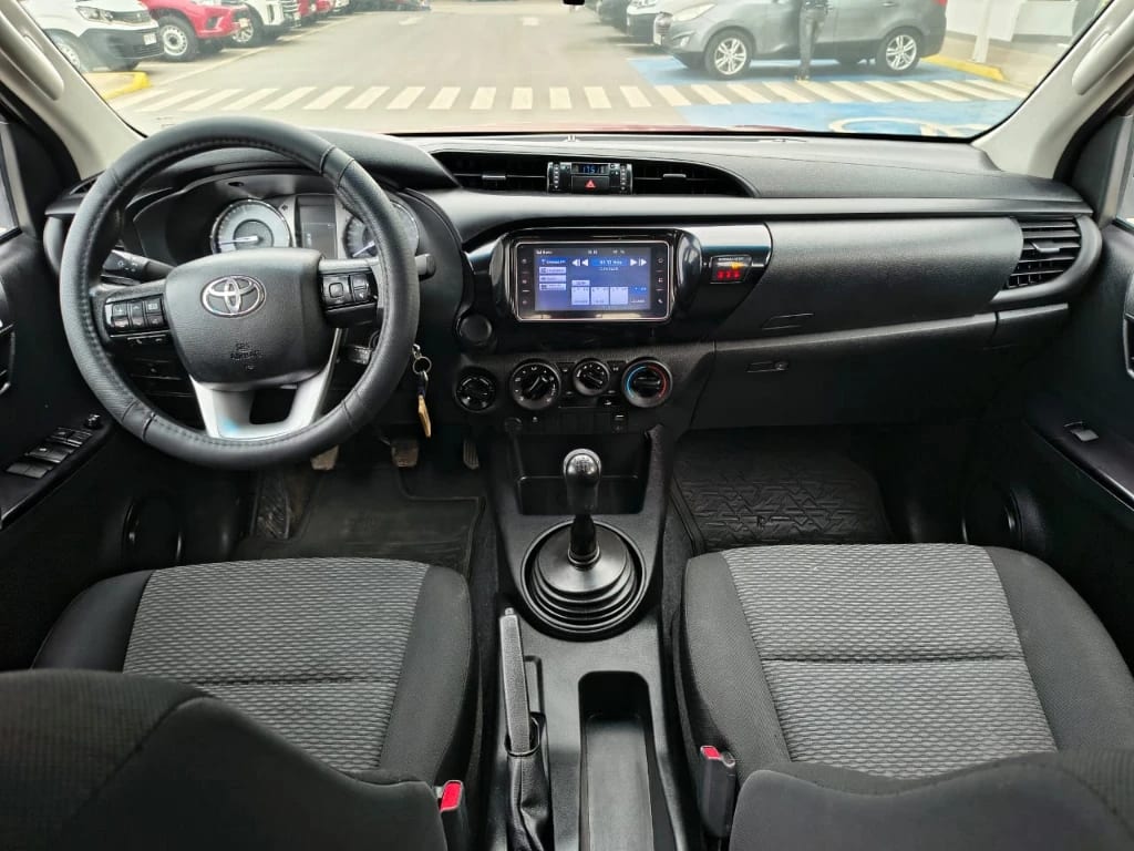 Toyota Hilux Dc 4x4 2.4 D Dx Mt año 2023