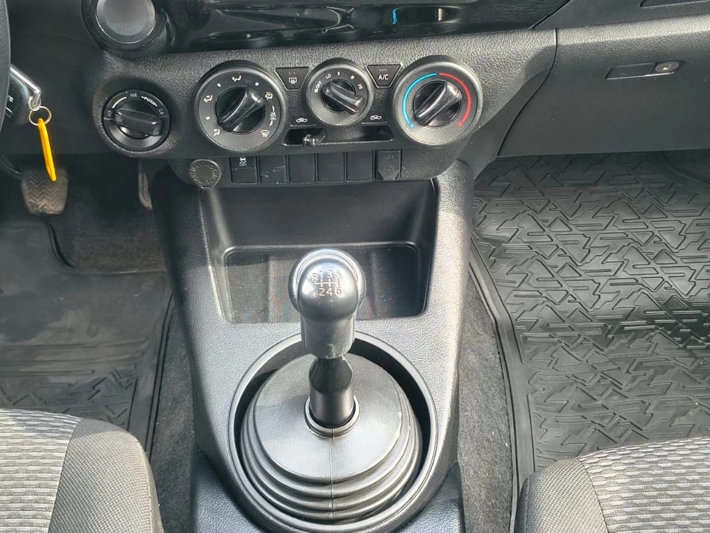 Toyota Hilux Dc 4x4 2.4 D Dx Mt año 2024