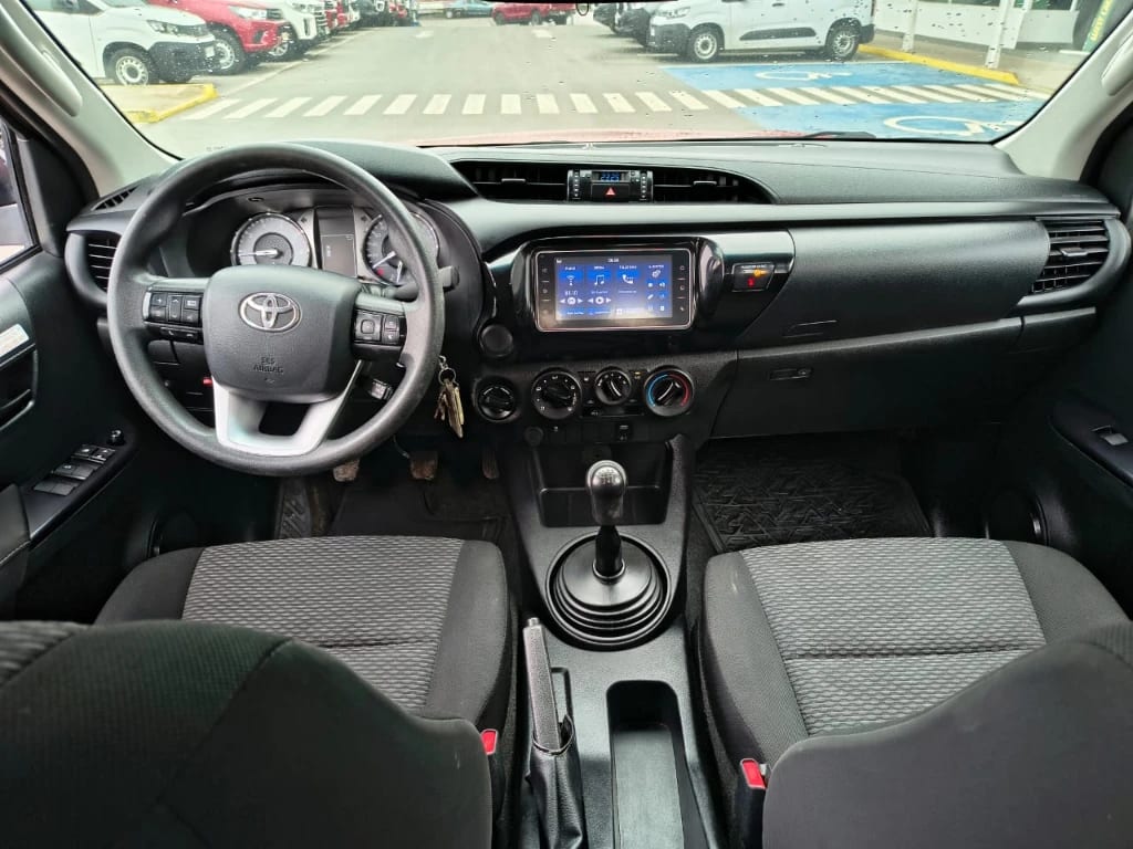Toyota Hilux Dc 4x4 2.4 D Dx Mt año 2024