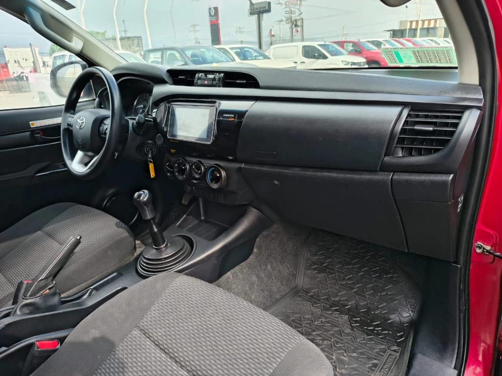 Toyota Hilux Dc 4x4 2.4 D Dx Mt año 2024