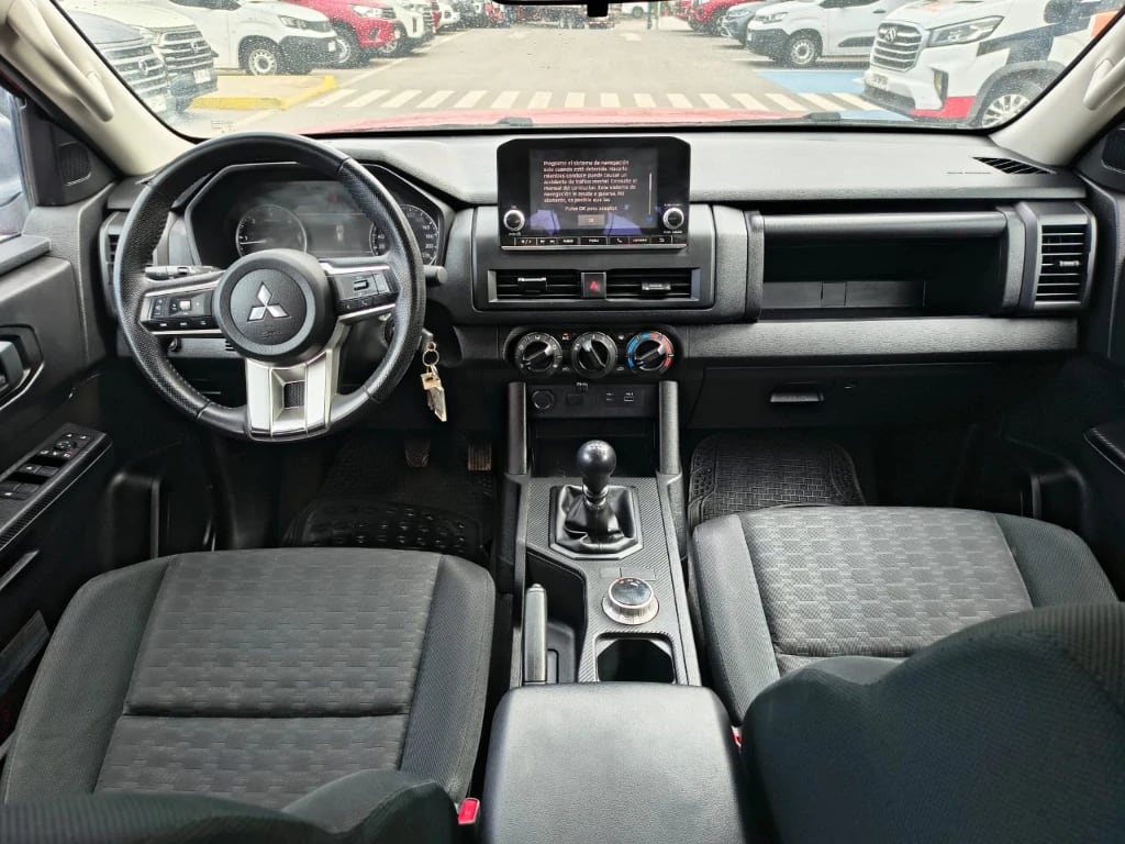 Mitsubishi L200 Katana D/c 2.4 Tdi Mt Xrt 4x4 año 2024