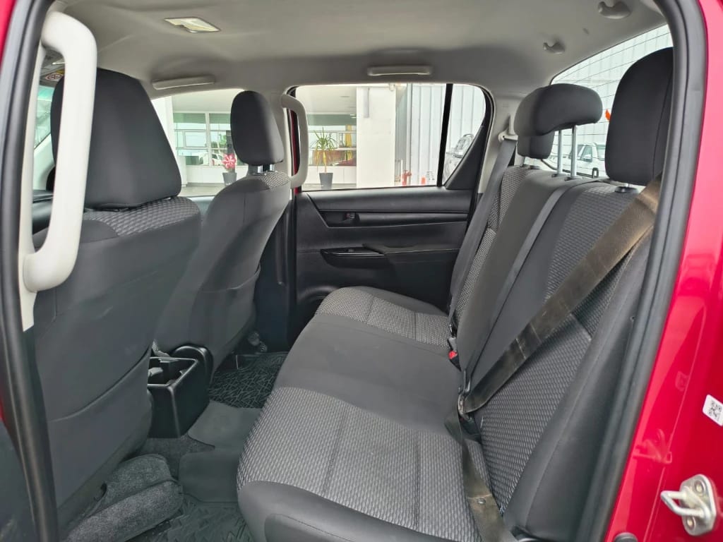 Toyota Hilux Dc 4x4 2.4 D Dx Mt año 2024